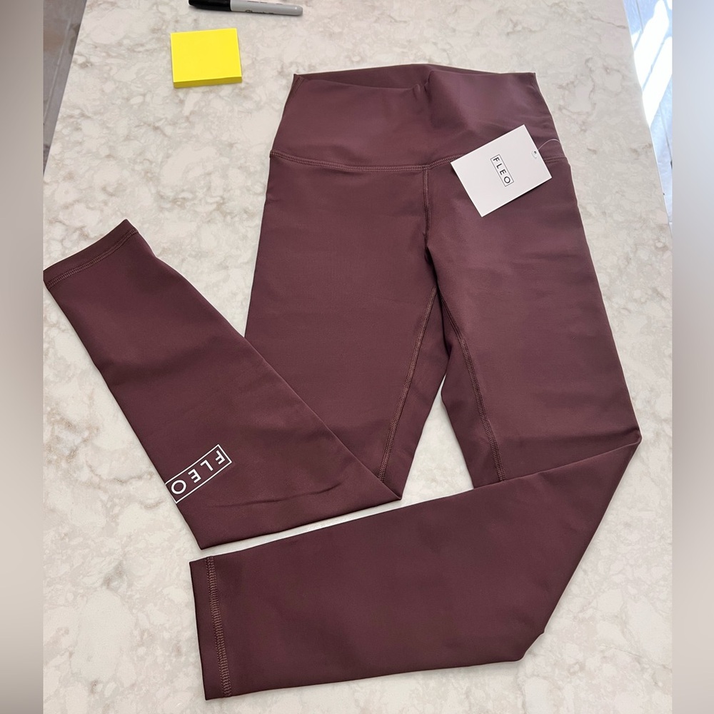 Fleo 25” inseam El Toro leggings, French Roast, solid bounce, medium NWT